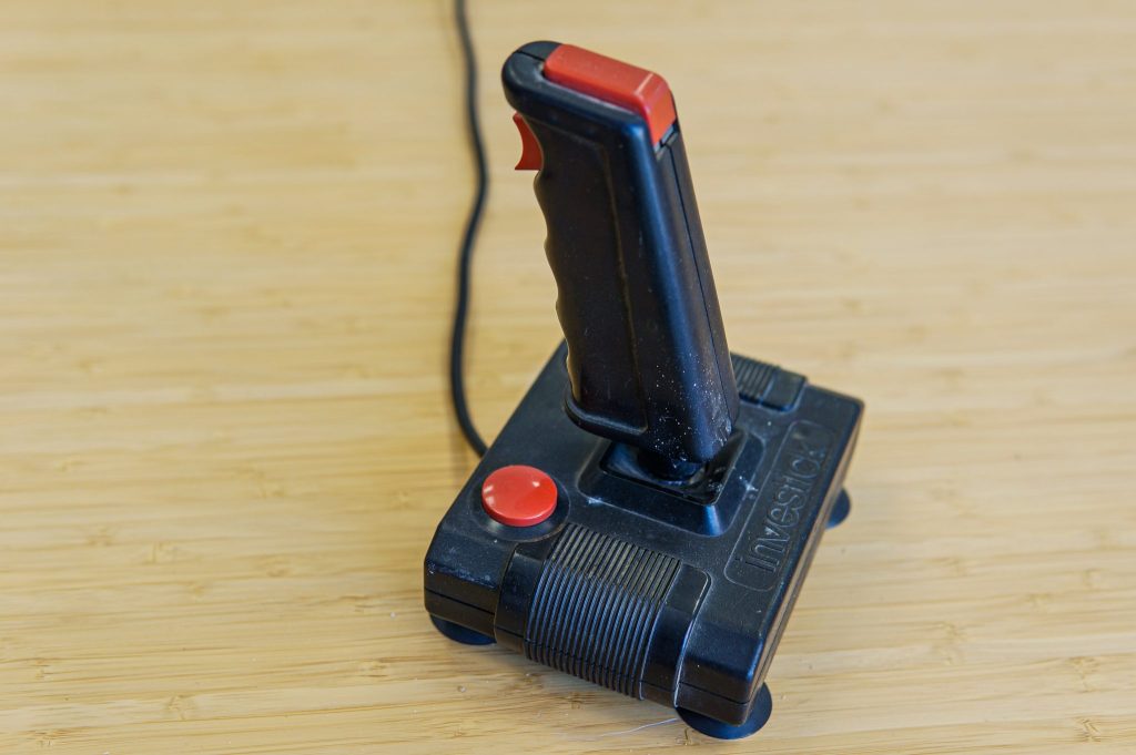 Game controller showing V Rising gamepad support on PC and Steam Deck