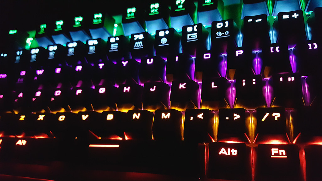 Gaming PC with RGB keyboard that meets the V Rising system requirements