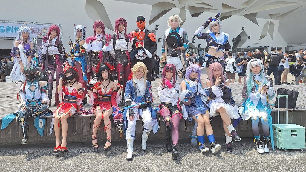 Player redeeming Honkai Star Rail codes on a laptop
